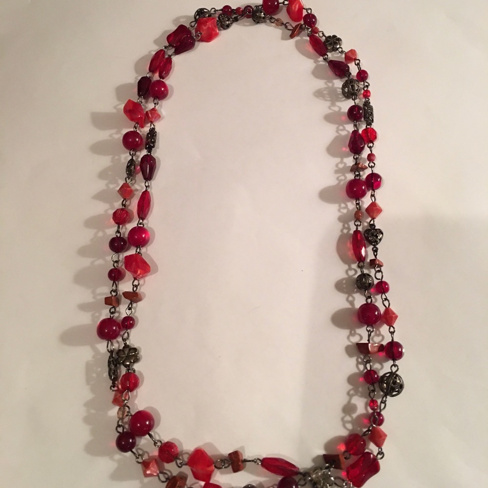 Necklace - Beautiful stones & beads in red hues